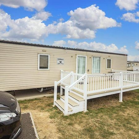 Caravan With Decking At Martello Beach Nearby Clacton-On-Sea Ref 29017Kv Hotel Exterior photo